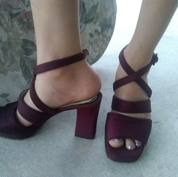 I am selling 2pairs of heels - Picture 5 of 7
